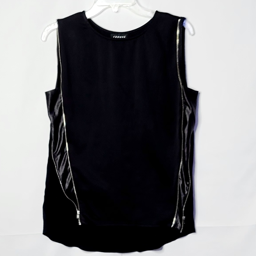 Trouve sleeveless zipper accent scoop neck top black sz M